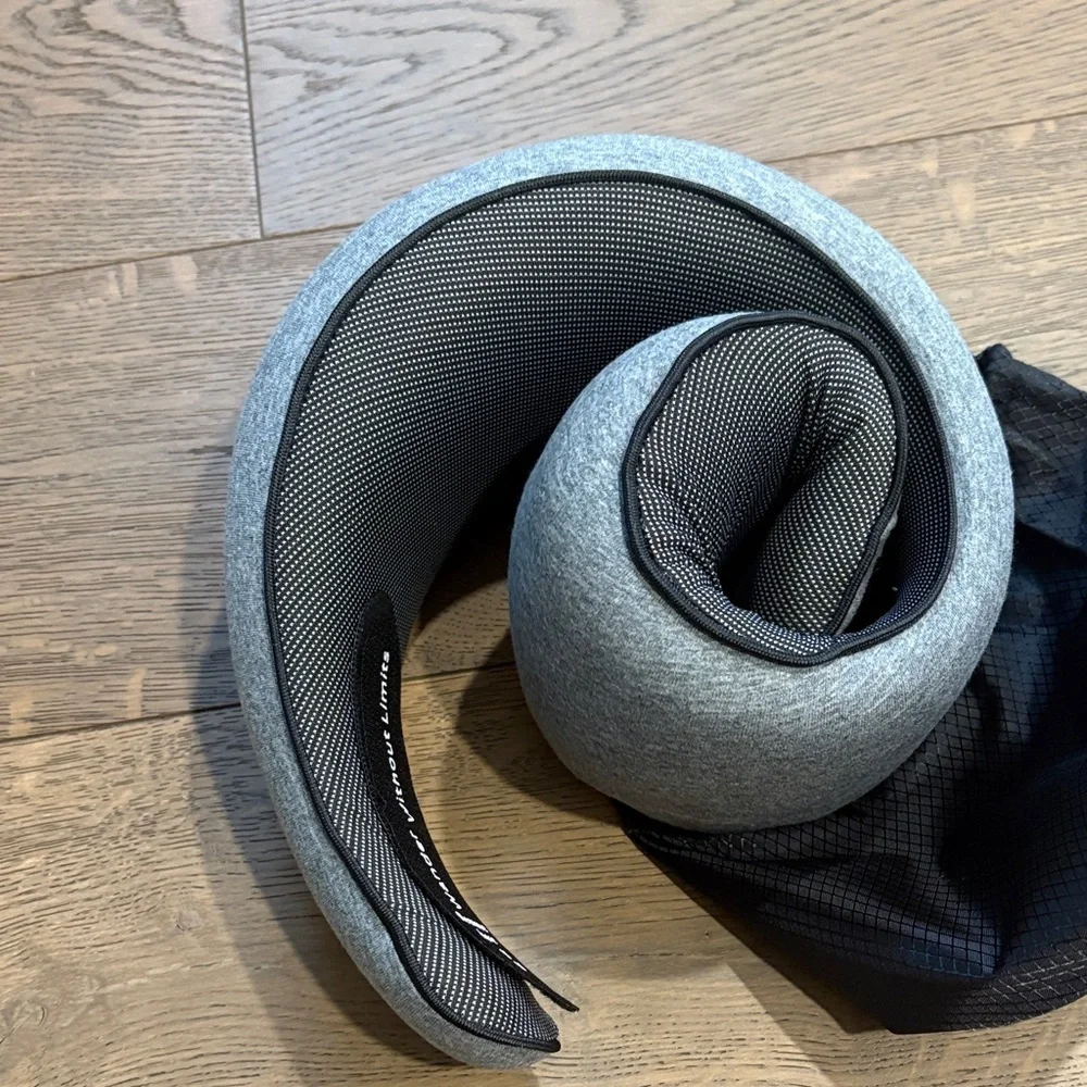 Used Once, Wander Black Plus Travel Neck Pillow Drawstring Pouch